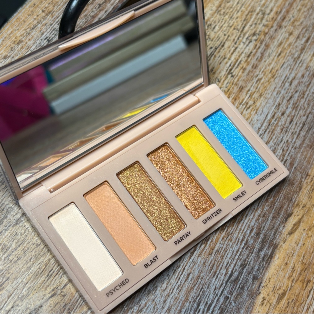 Urban Decay eyeshadow palette